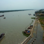 That's one big river.... this is the "main" Mekong river (does that even exist down here?), a view from the suspension bridge on the way to Ben Tre the first day.